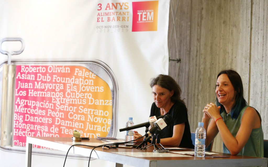 María Oliver (izquierda) y Olga Álvarez, durante la rueda de prensa de presentación de las programaciones del TEM y La Mutant. Imagen cortesía del Ayuntamiento de Valencia.