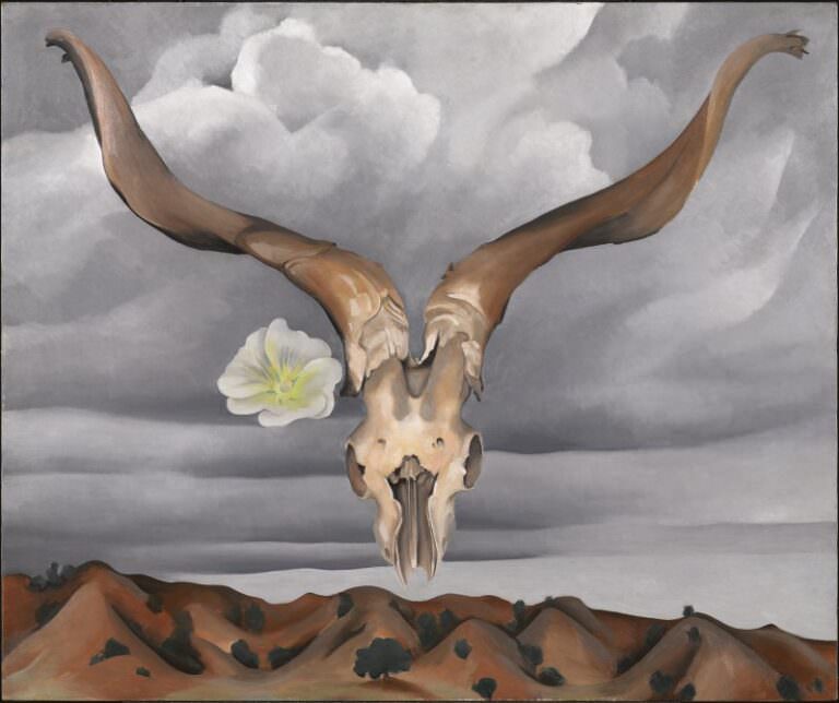 Georgia O Keeffe Flores Rascacielos Y Pararse A Mirar MAKMA   Cabeza De Carnero Malva Real Blanca Thyssen 768x644 